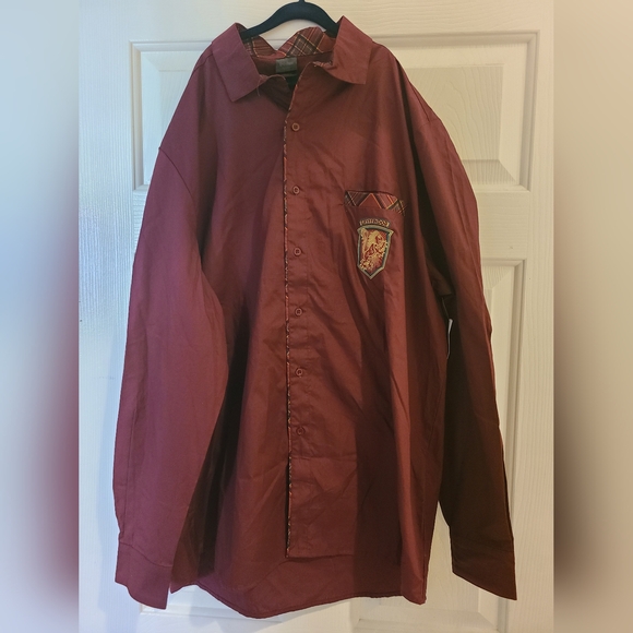Harry Potter Gryffindor Crest Button Down Dress Shirt Universal Studios size L - Picture 1 of 7